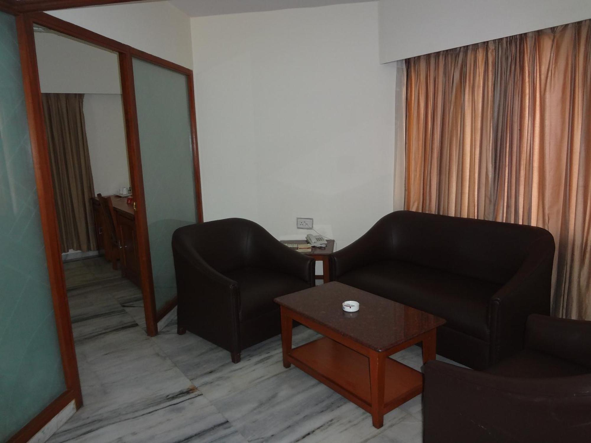 Daspalla Executive Court Visakhapatnam Esterno foto